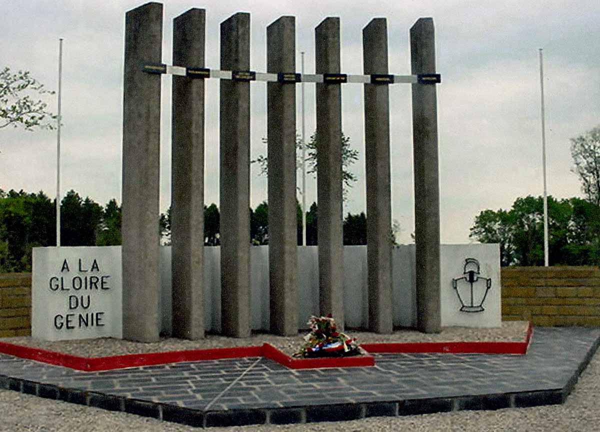 Aux Eparges - Monument &agrave; la Gloire du G&eacute;nie